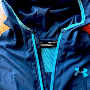 Windbreaker from Under Armour. Gently used pet free smoke free home.